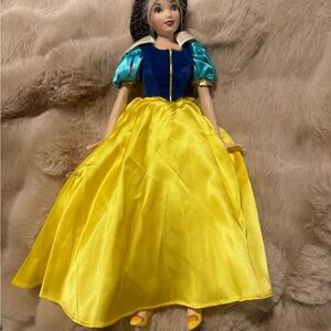 Snow White Classic Princess Doll with Yellow and Blue Dress